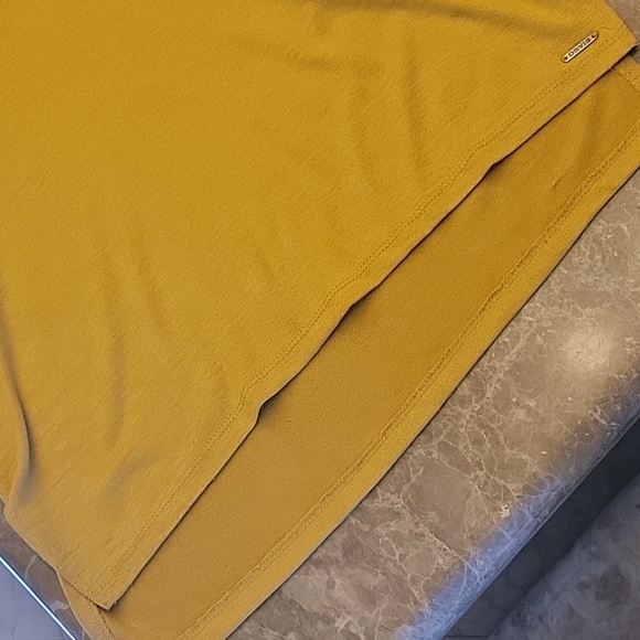 Orvis Mustard V-Neck Tee, S - Picture 3 of 8